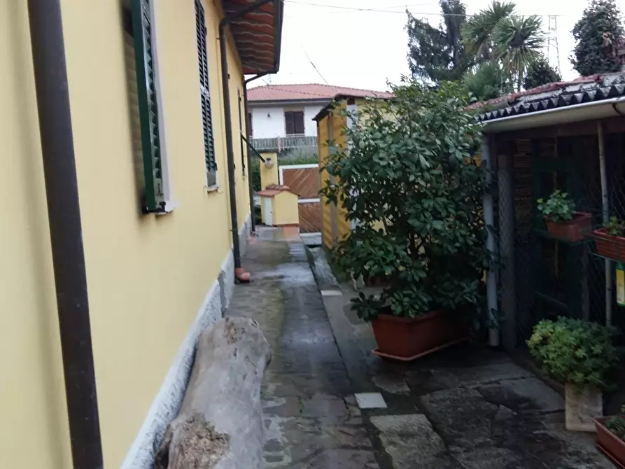 Immagine 5 di Casa semindipendente in vendita  in CORSO 40 a Ortonovo