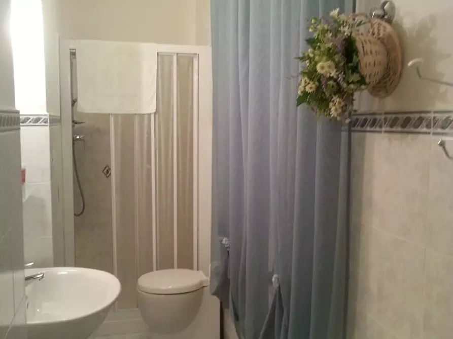 Immagine 11 di Casa semindipendente in vendita  in CORSO 40 a Ortonovo