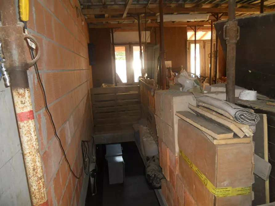 Immagine 6 di Villa in vendita  in Via Canale 118 a Castelnuovo Magra