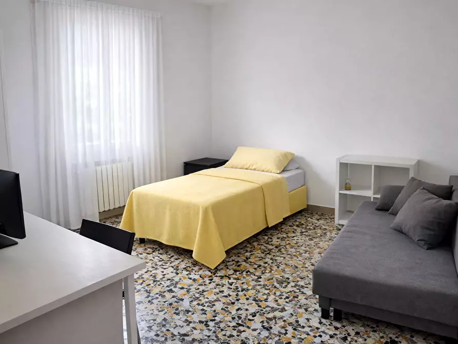 Immagine 4 di Trilocale in affitto  a Bologna