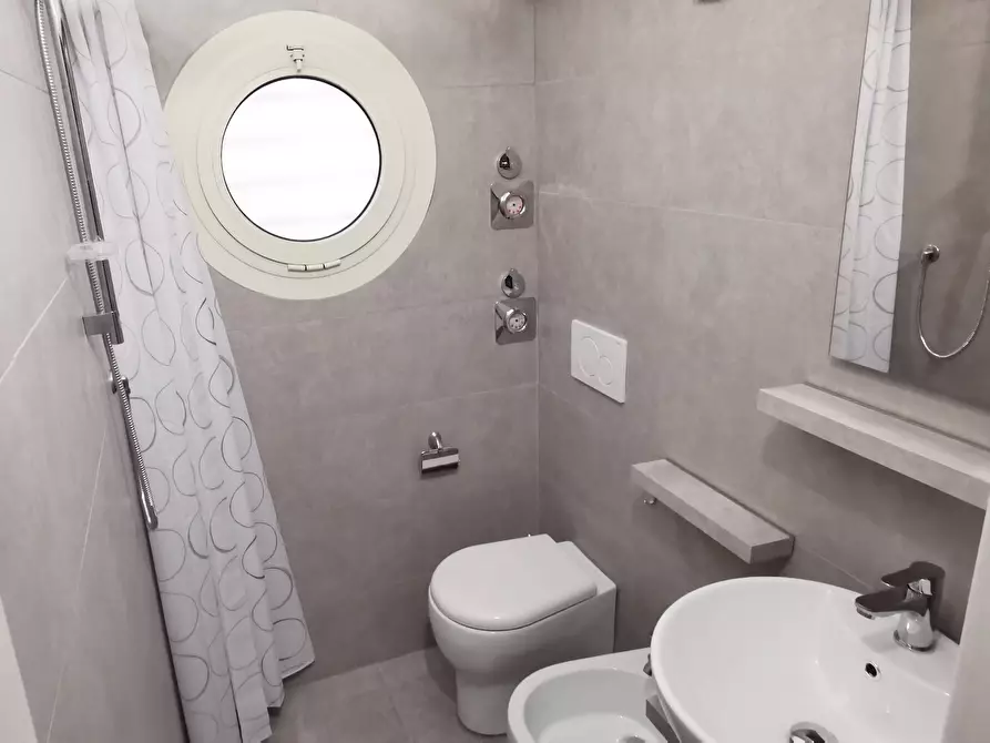 Immagine 10 di Trilocale in affitto  a Bologna