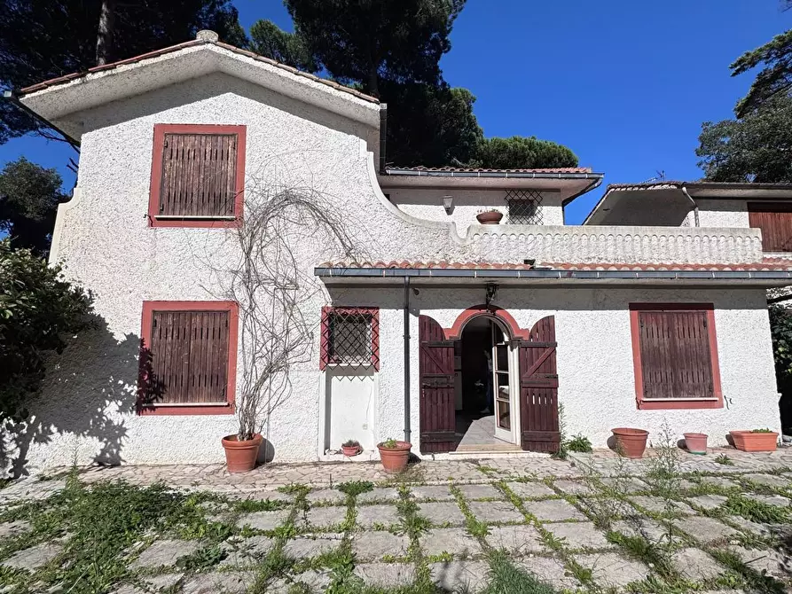 Immagine 1 di Villa in vendita  in Via della Darsena Verde 2 a Sabaudia