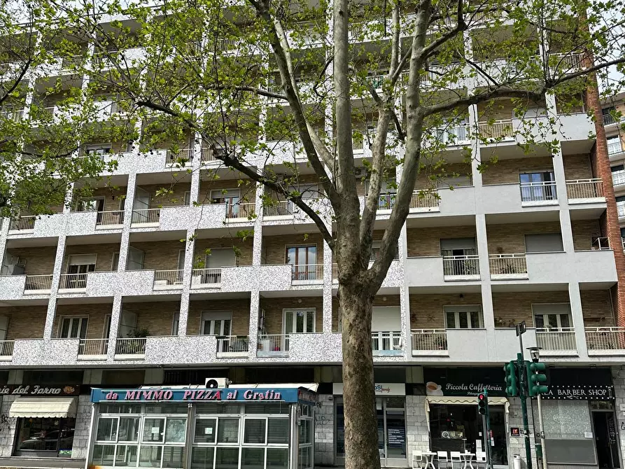 Immagine 3 di Trilocale in vendita  in Piazza Pitagora 12 a Torino