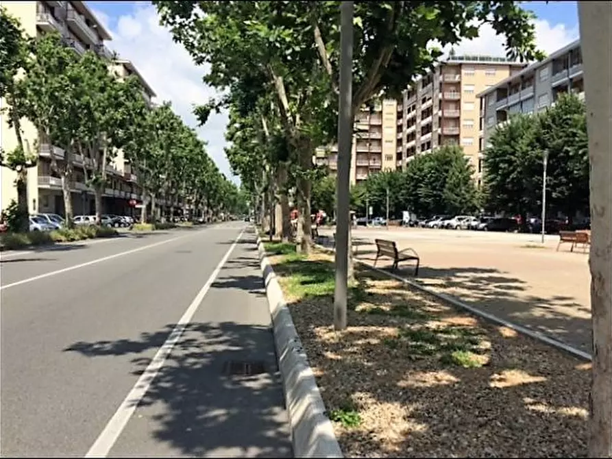 Immagine 3 di Locale commerciale in vendita  in Viale Giovanni XXIII 5 a Beinasco