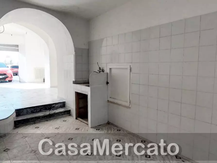 Immagine 10 di Locale commerciale in affitto  in Via Madonna del Tufo a Rocca Di Papa