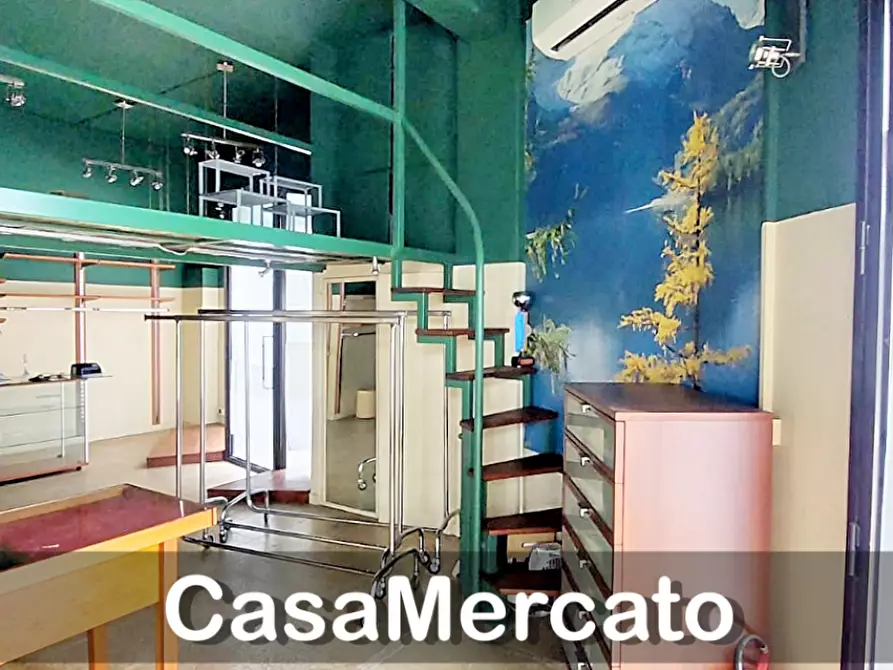 Immagine 1 di Locale commerciale in affitto  in Via Frascati a Rocca Di Papa