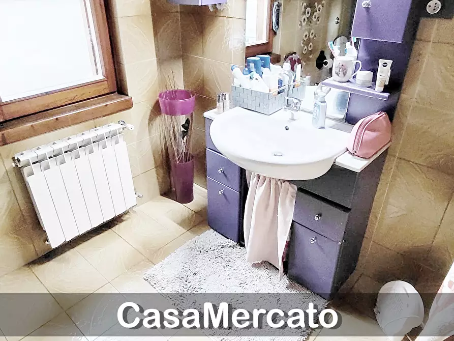 Immagine 19 di Trilocale in vendita  in Via Roma a Rocca Di Papa