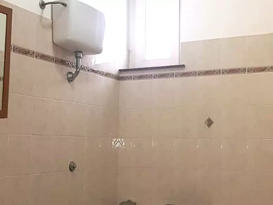 Immagine 12 di Laboratorio in vendita  a Castorano