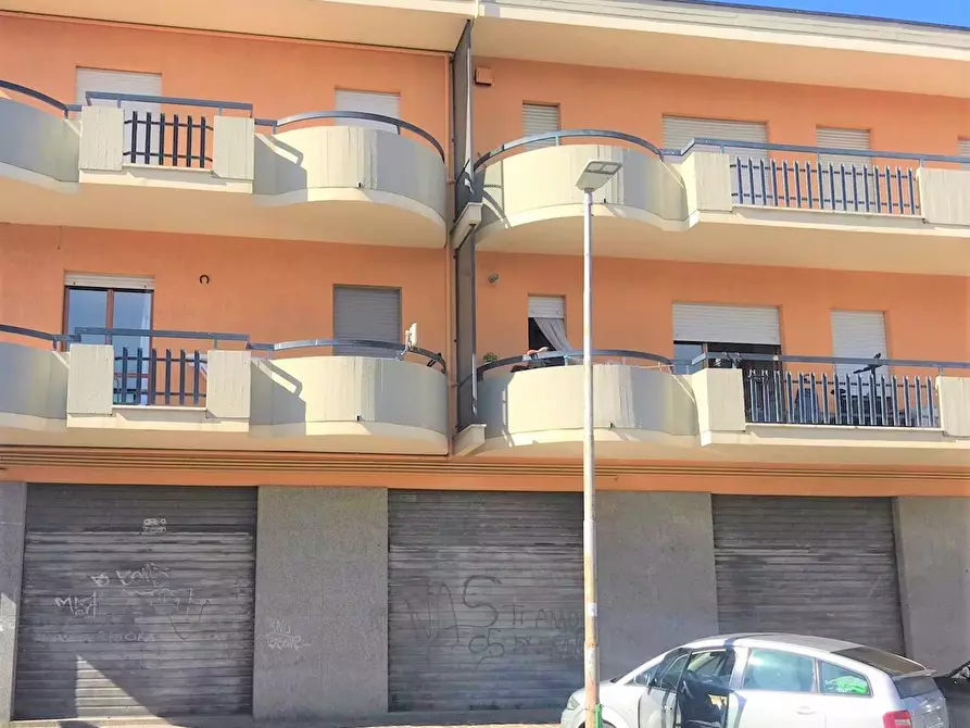 Immagine 2 di Locale commerciale in vendita  a Alba Adriatica