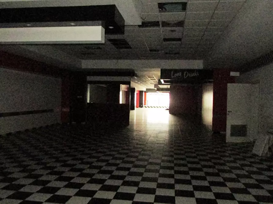 Immagine 44 di Locale commerciale in vendita  in VIA EINAUDI a Civitanova Marche