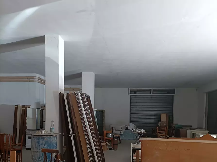 Immagine 19 di Locale commerciale in vendita  a Alba Adriatica