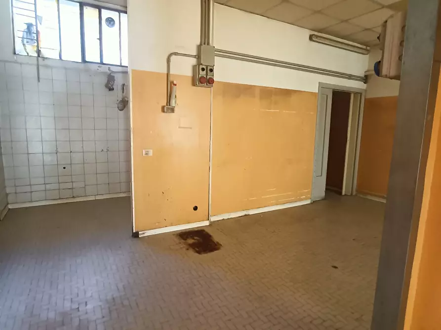 Immagine 6 di Locale commerciale in vendita  a San Benedetto Del Tronto