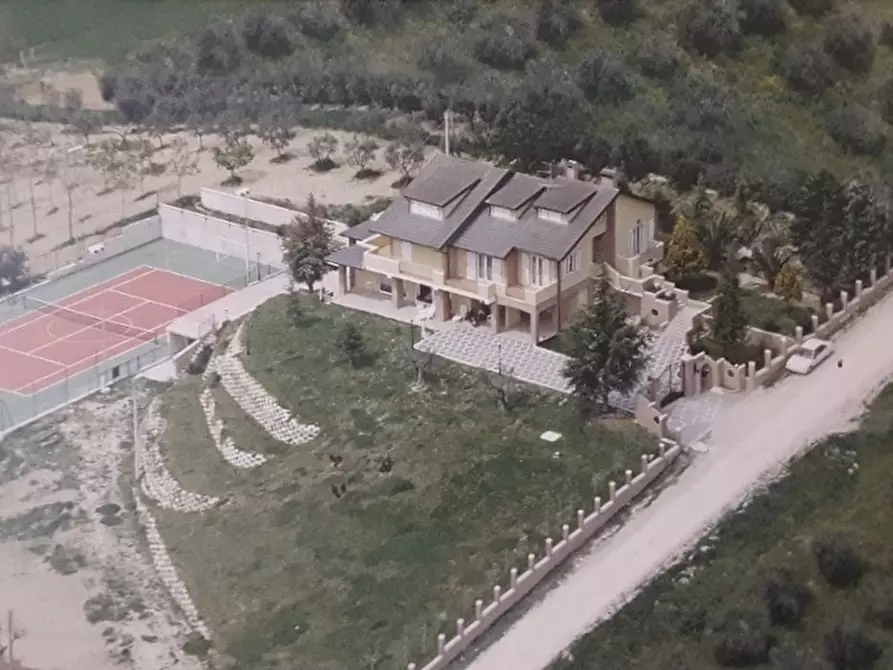 Immagine 27 di Casa indipendente in vendita  a Castorano