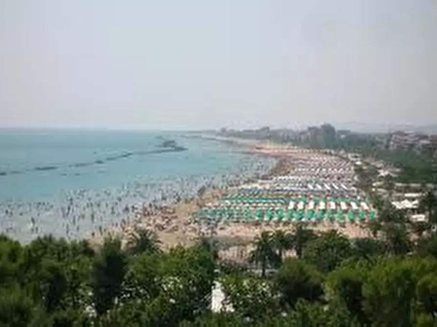 Immagine 2 di Locale commerciale in vendita  a San Benedetto Del Tronto