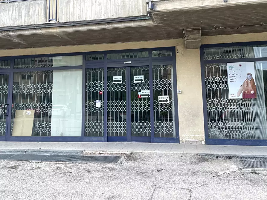 Immagine 3 di Locale commerciale in affitto  a Comunanza