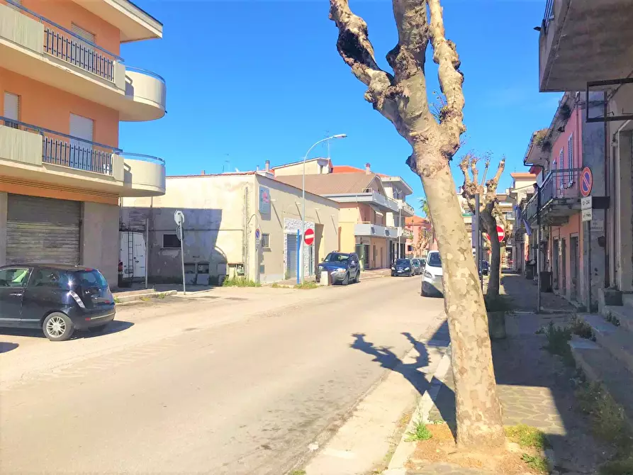 Immagine 4 di Locale commerciale in vendita  a Alba Adriatica