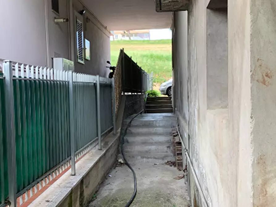 Immagine 25 di Palazzo in vendita  a Monsampolo Del Tronto