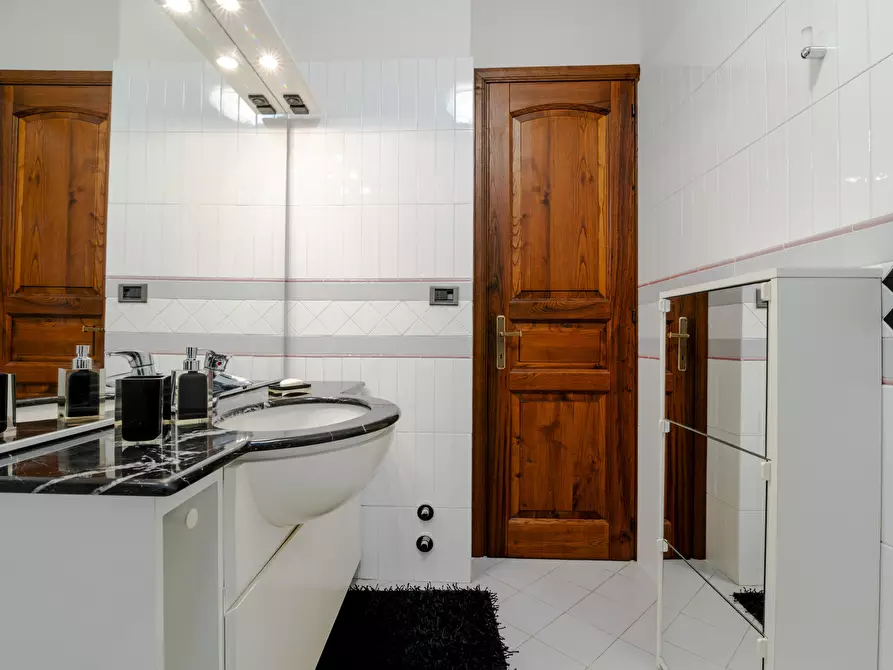 Immagine 62 di Casa indipendente in vendita  a Sarzana