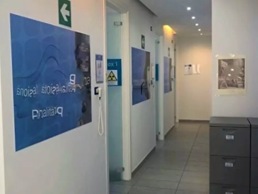 Immagine 5 di Locale commerciale in affitto  a Ascoli Piceno