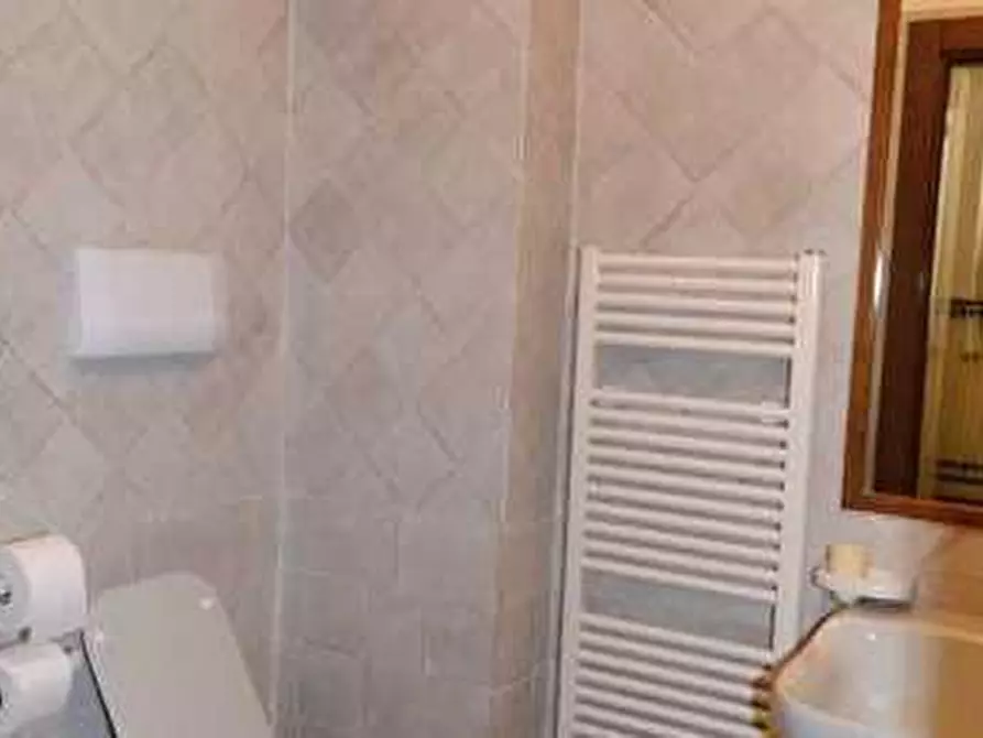 Immagine 11 di Locale commerciale in affitto  a San Benedetto Del Tronto