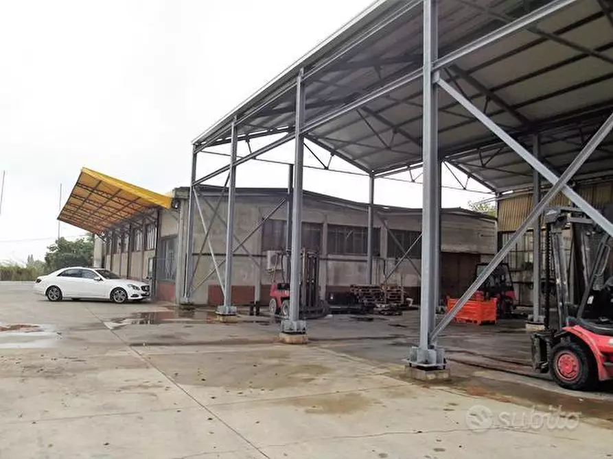 Immagine 2 di Capannone industriale in vendita  a Acquaviva Picena