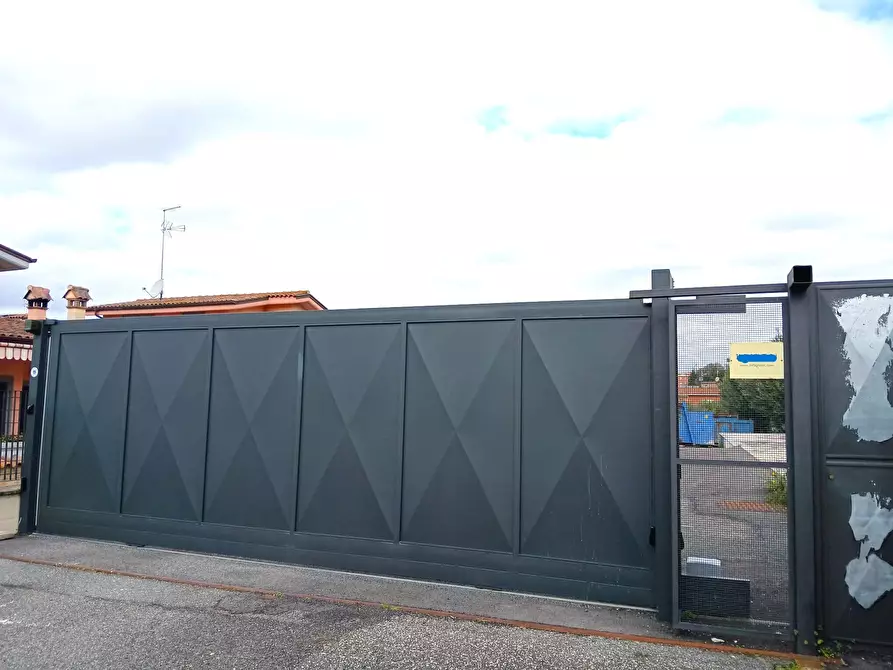 Immagine 1 di Capannone industriale in affitto  a Roma