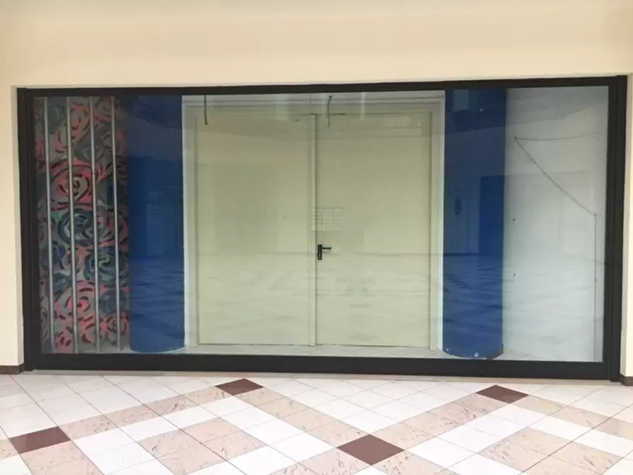 Immagine 9 di Locale commerciale in affitto  a San Benedetto Del Tronto