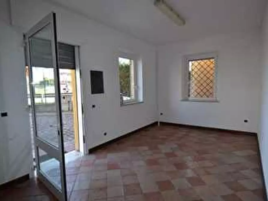 Immagine 3 di Locale commerciale in affitto  a San Benedetto Del Tronto