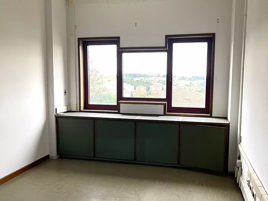 Immagine 9 di Palazzo in vendita  a Macerata