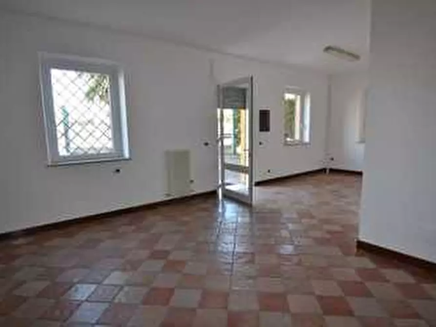 Immagine 4 di Locale commerciale in affitto  a San Benedetto Del Tronto