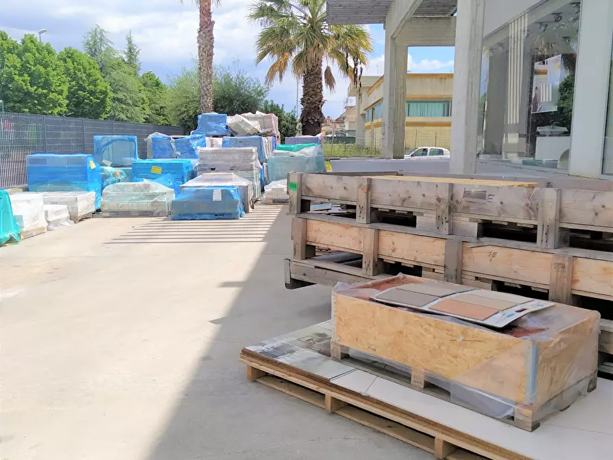 Immagine 5 di Locale commerciale in vendita  a Spinetoli