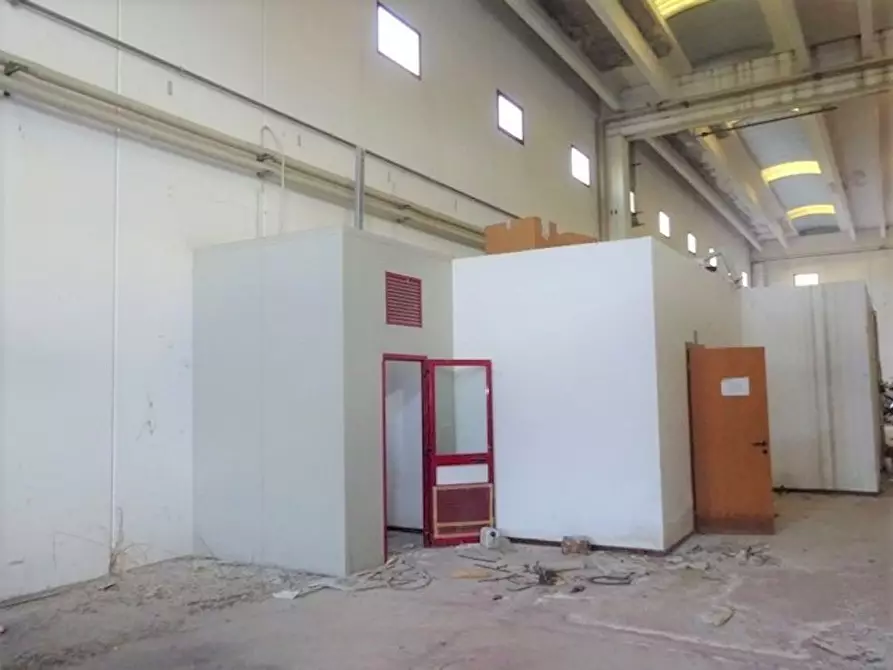 Immagine 14 di Capannone industriale in vendita  a Colonnella