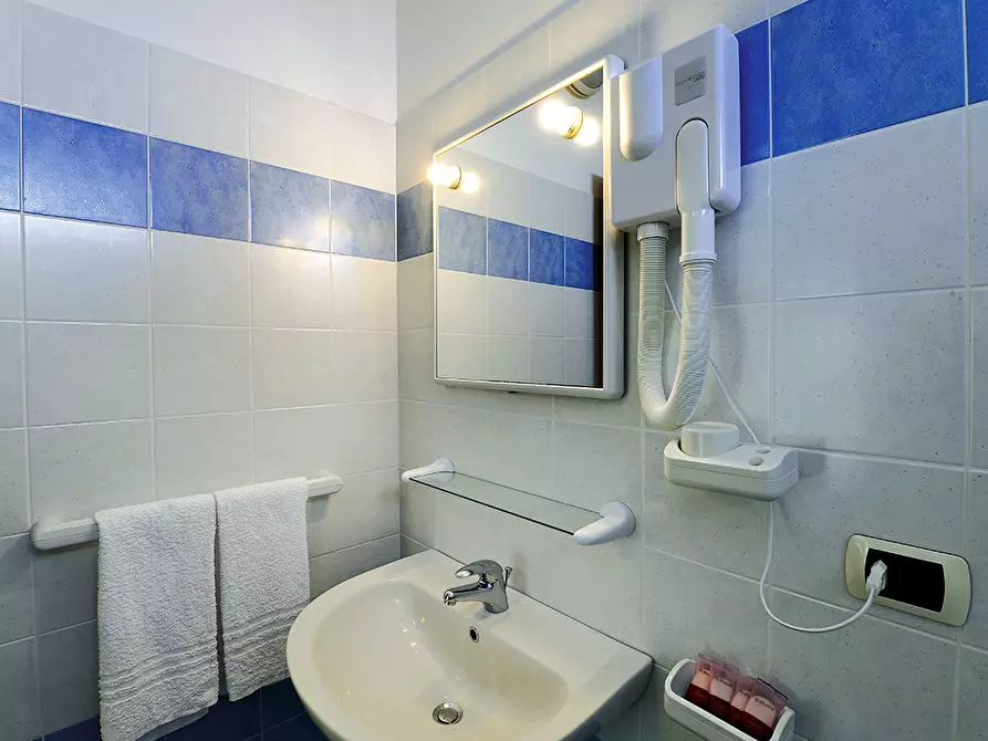 Immagine 9 di Albergo/B&B/Residence in vendita  a Tortoreto