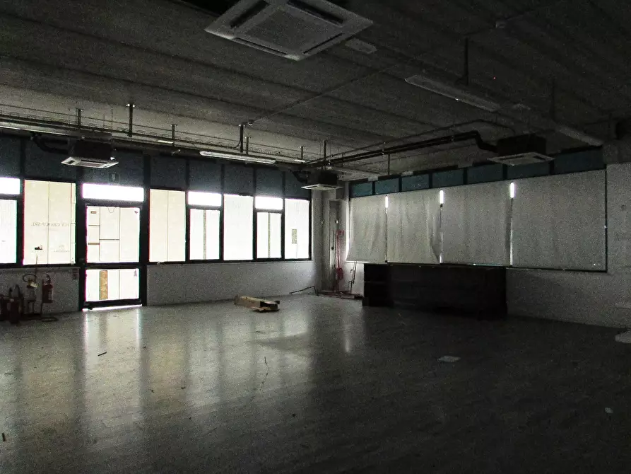 Immagine 4 di Laboratorio in vendita  in VIA LUIGI EINUDI a Civitanova Marche