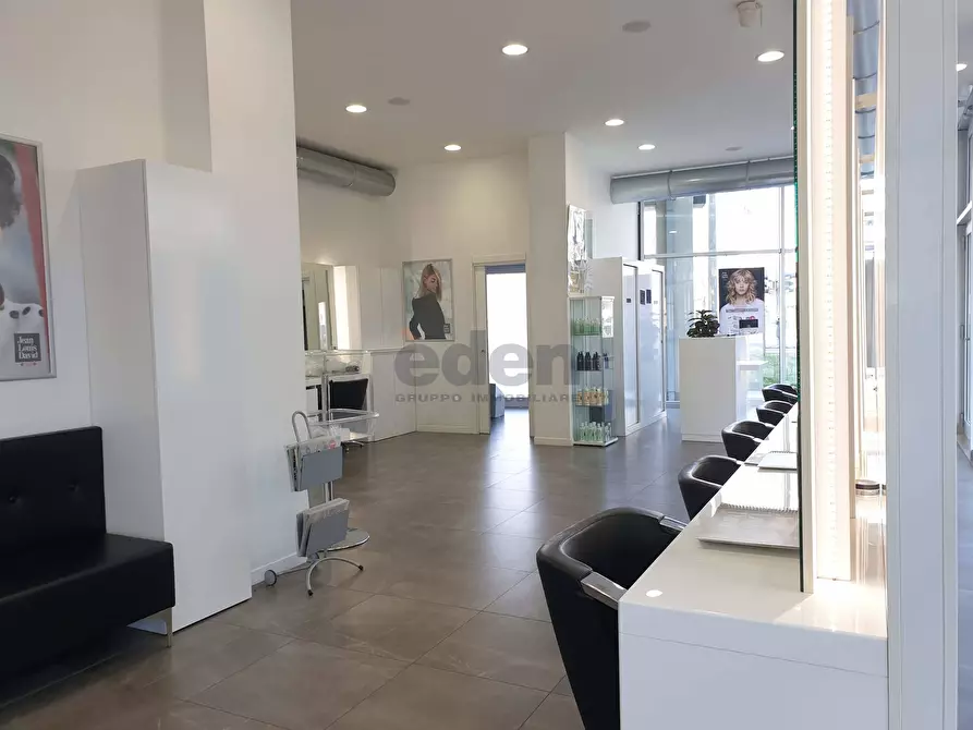 Immagine 8 di Locale commerciale in vendita  in Viale Gaetano Storchi 513 a Modena