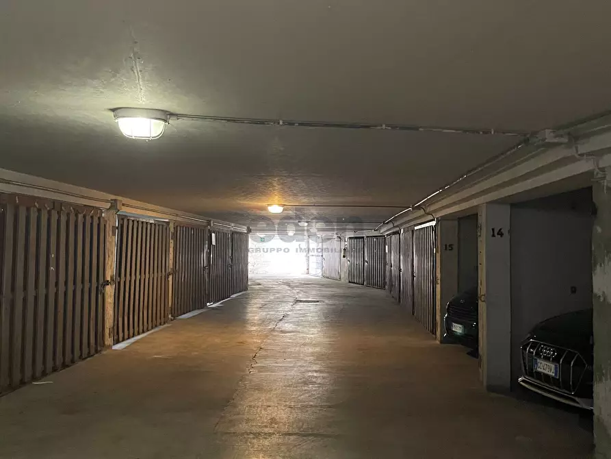 Immagine 3 di Garage in vendita  in Via Emilia Ovest 194 a Modena