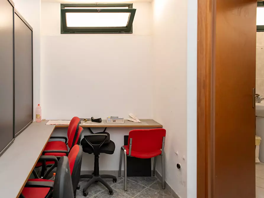 Immagine 14 di Ufficio in vendita  a Sinnai