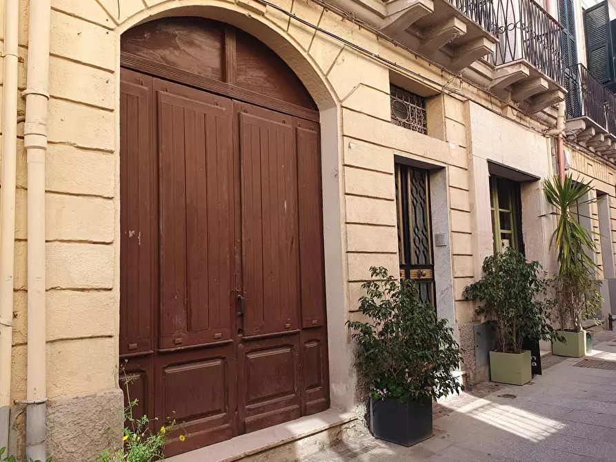 Immagine 5 di Locale commerciale in affitto  a Cagliari