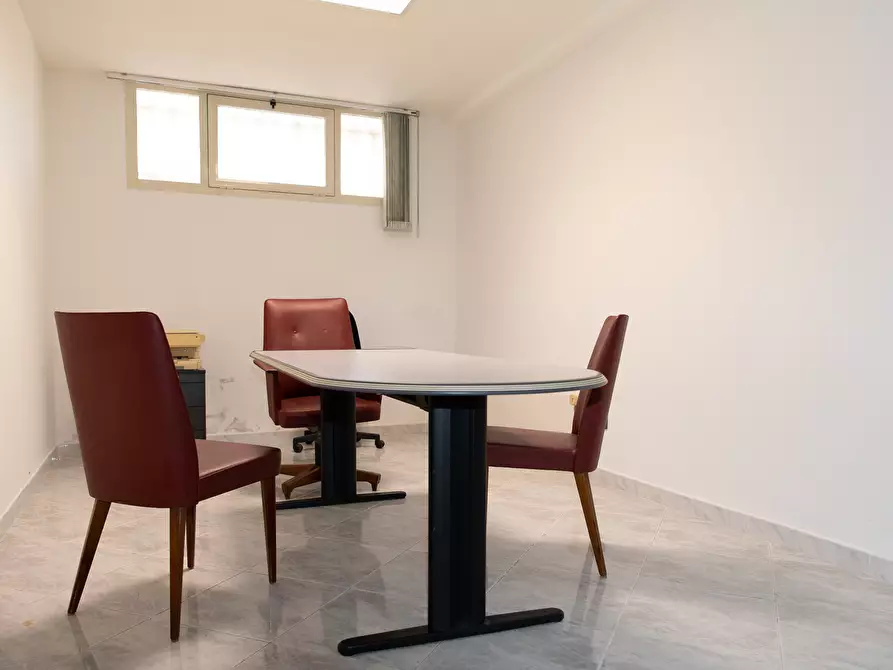 Immagine 17 di Ufficio in vendita  a Cagliari