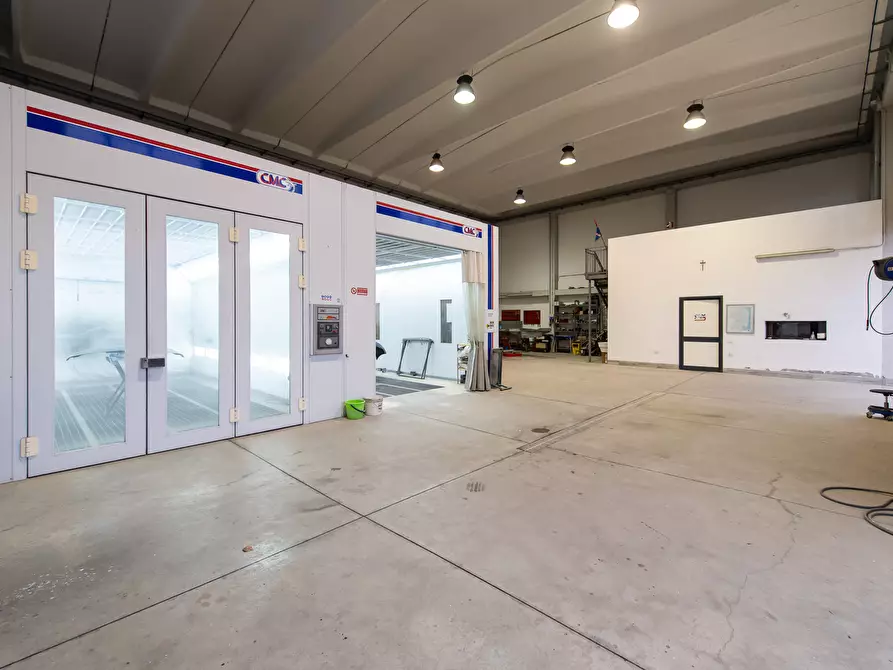 Immagine 1 di Attività artigianale in vendita  a Quartu Sant'elena