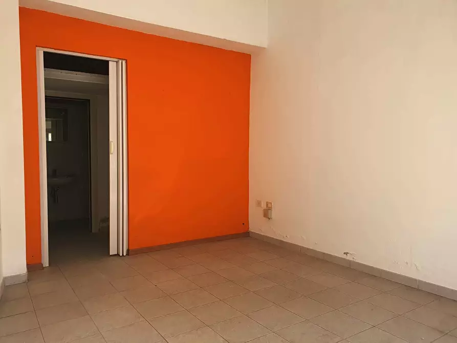 Immagine 9 di Locale commerciale in vendita  a Monserrato