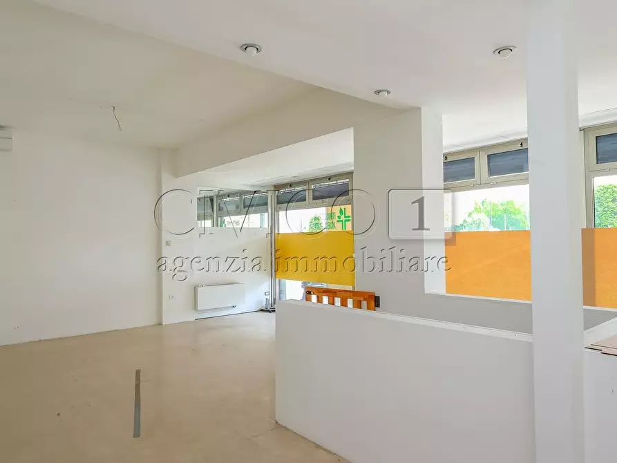 Immagine 2 di Locale commerciale in affitto  in Viale Po a Rubano