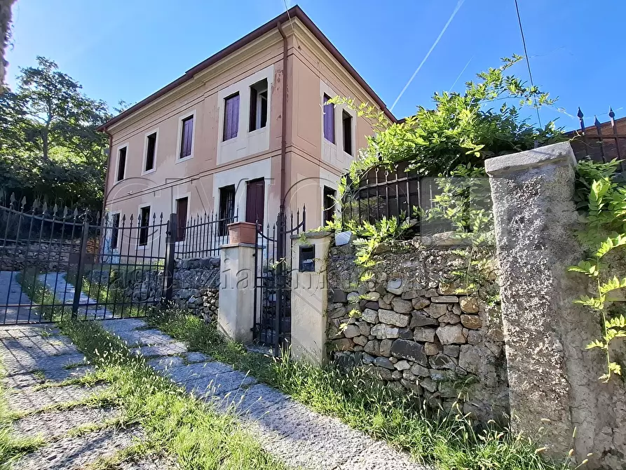 Immagine 1 di Villa in vendita  in Viale Scalabrini a Bassano Del Grappa