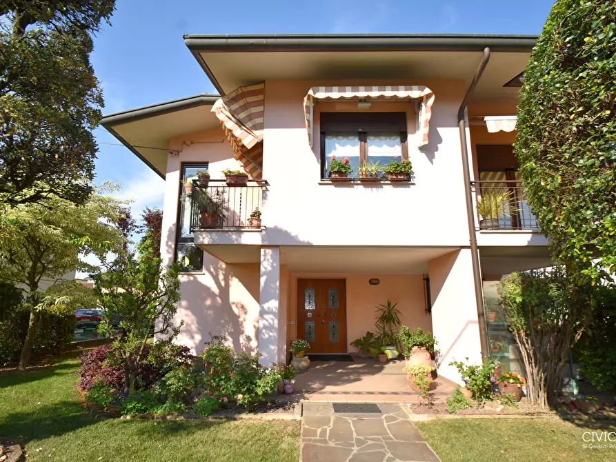 Immagine 4 di Villa in vendita  in Via Ancona 36 a Torri Di Quartesolo
