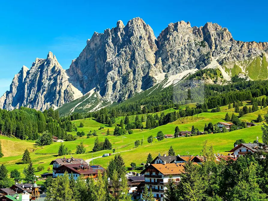 Immagine 2 di Casa semindipendente in vendita  in Via Lungoboite a Cortina D'ampezzo