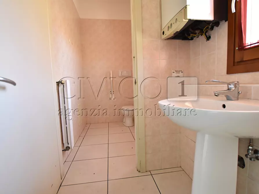 Immagine 9 di Locale commerciale in affitto  in Via San Martino a Vigodarzere