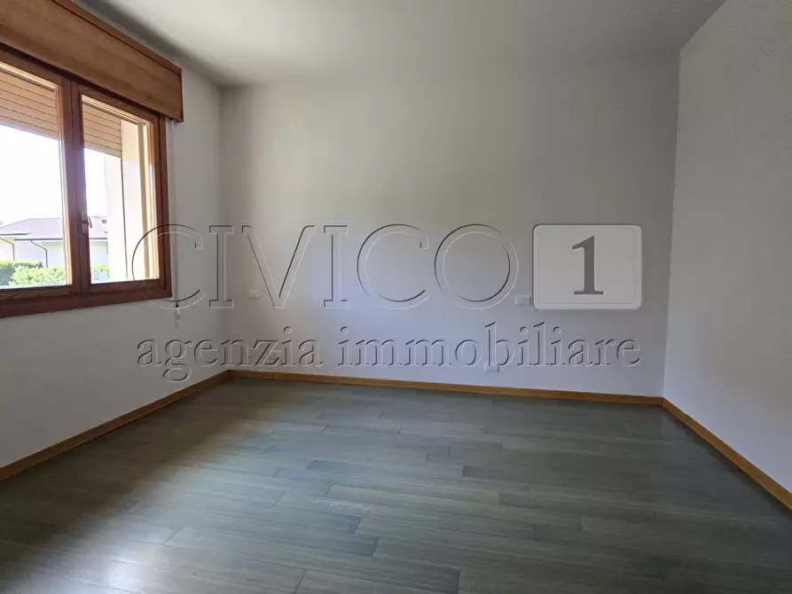 Immagine 12 di Casa bifamiliare in vendita  a Torri Di Quartesolo