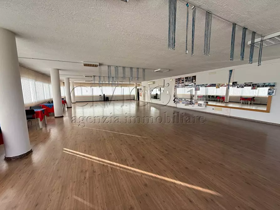 Immagine 5 di Locale commerciale in affitto  in Via Italia Unita 1 a Torri Di Quartesolo