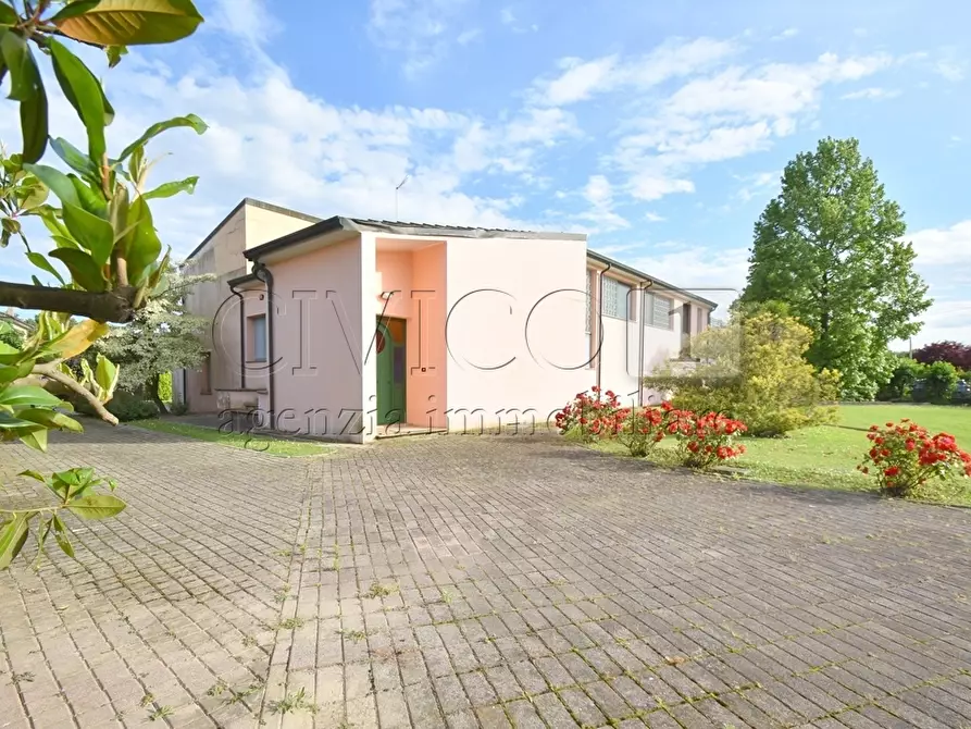 Immagine 1 di Casa bifamiliare in vendita  in Via Pordenone 9 a San Michele Al Tagliamento