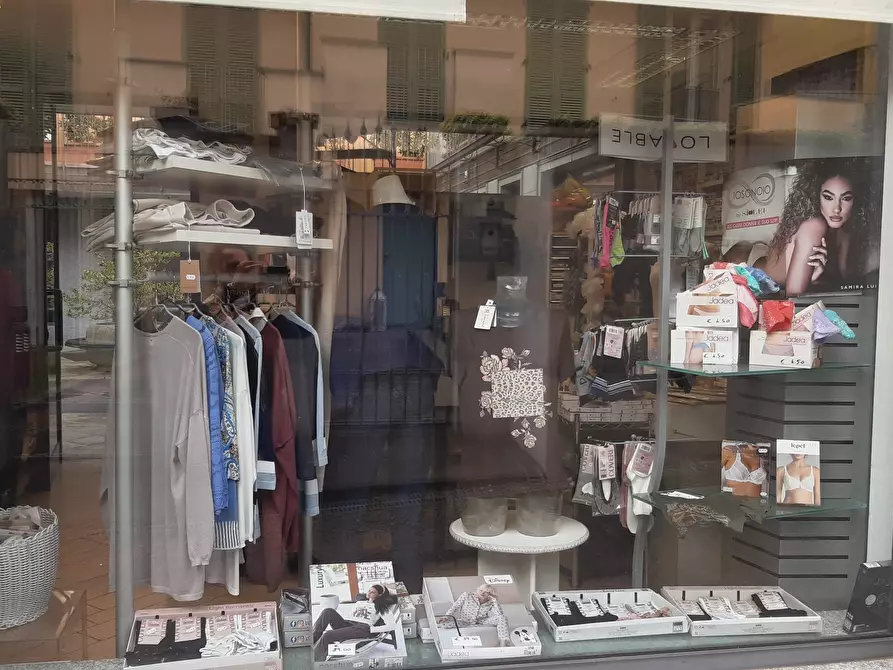 Immagine 4 di Attività commerciale in vendita  in Largo Guido Camussi a Gallarate